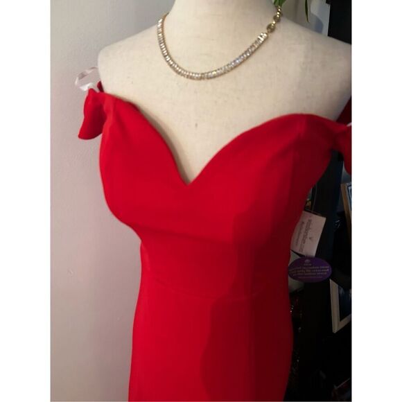 Windsor red dress home coming prom size 5 off the shoulder with a slit - Picture 2 of 6